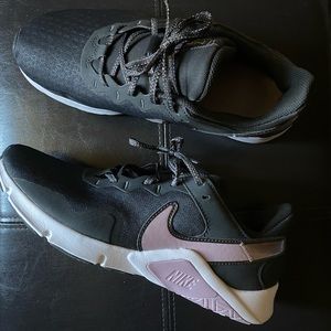 Nike Legend Essential 2 in Charcoal and Purple